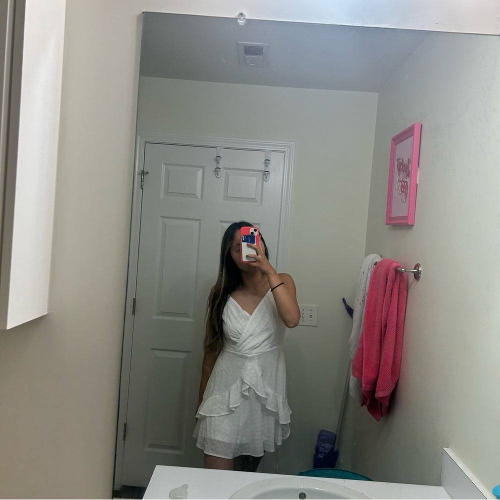 Elegant White Sleeveless Dress